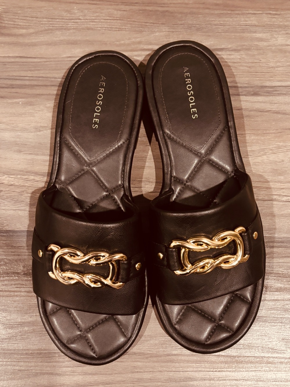 AEROSOLES Black Slide Mules Gold Chain Size 9.5 Casual Leather Summer Comfy